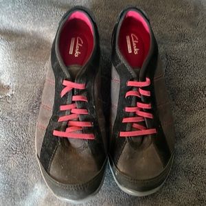 Women Clark’s slip on